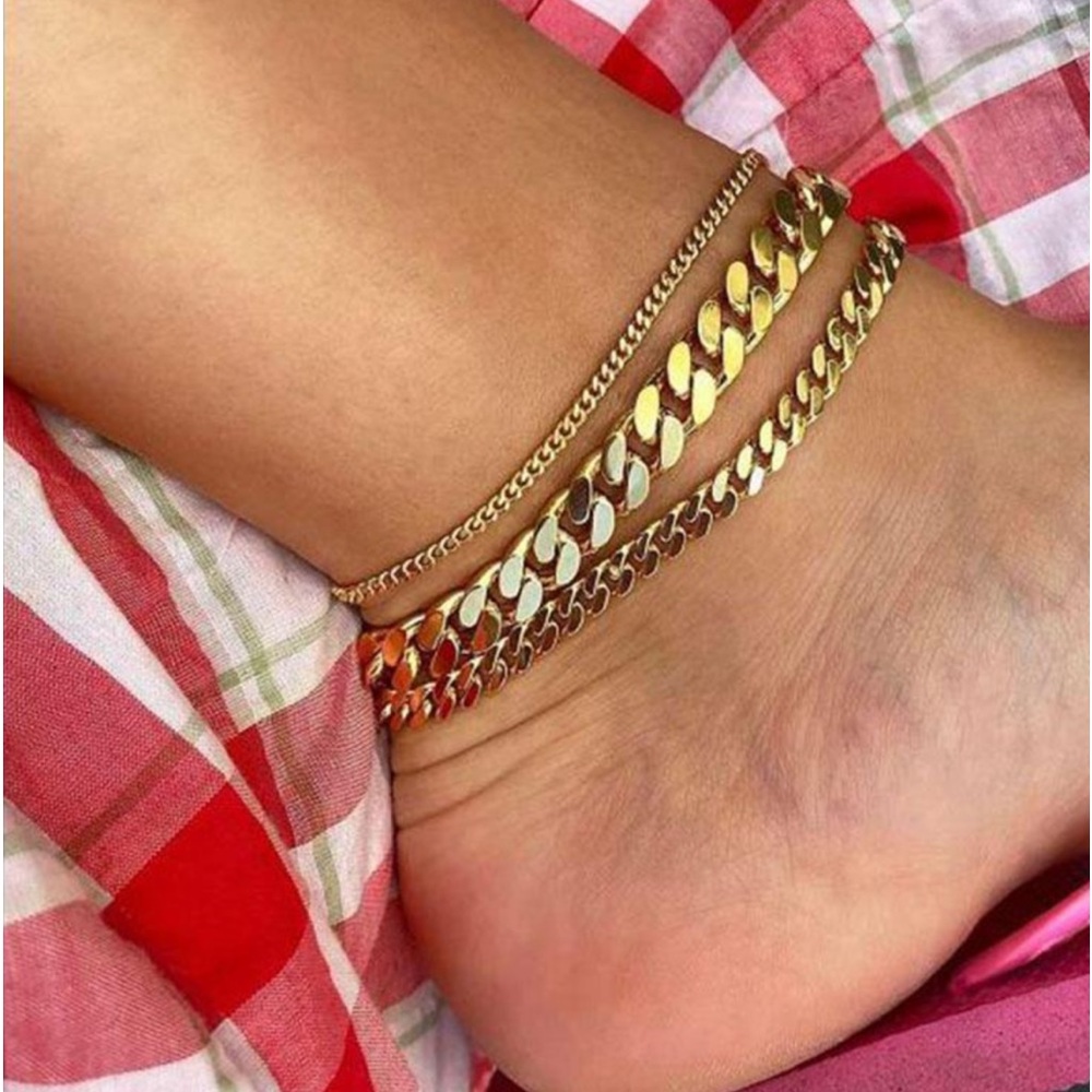 18ct Gold plated stainless steel thin ankle.